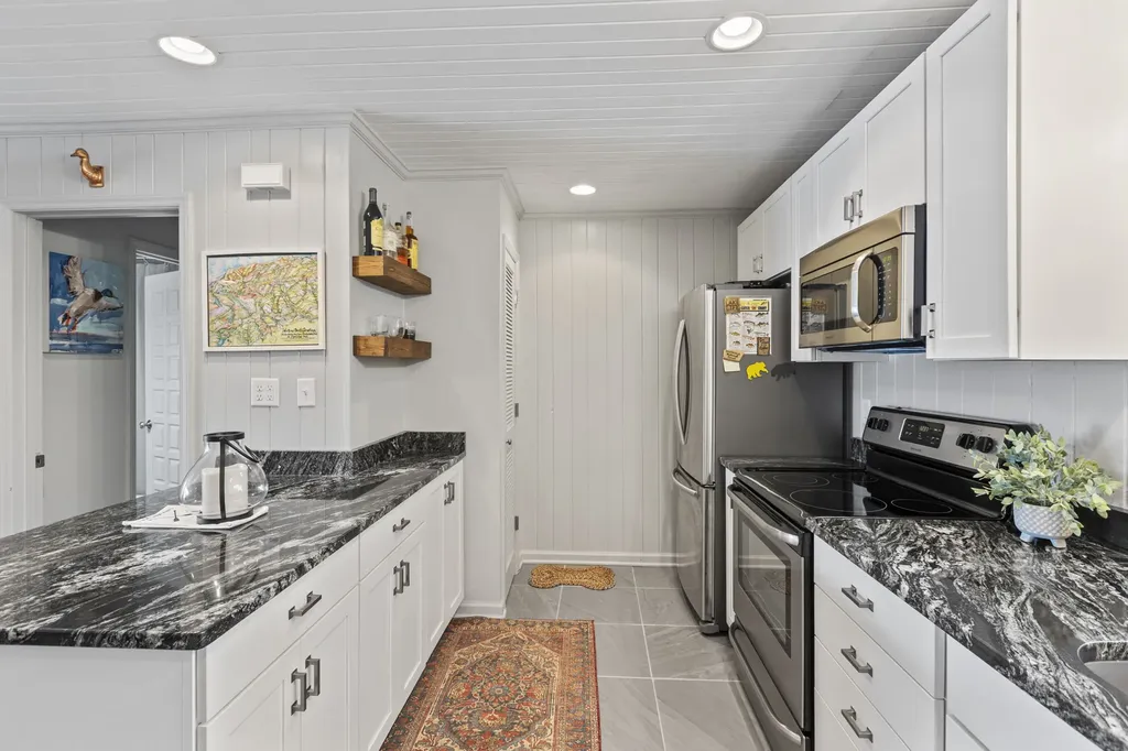 68 Toxaway Point Lake Toxaway NC 28747