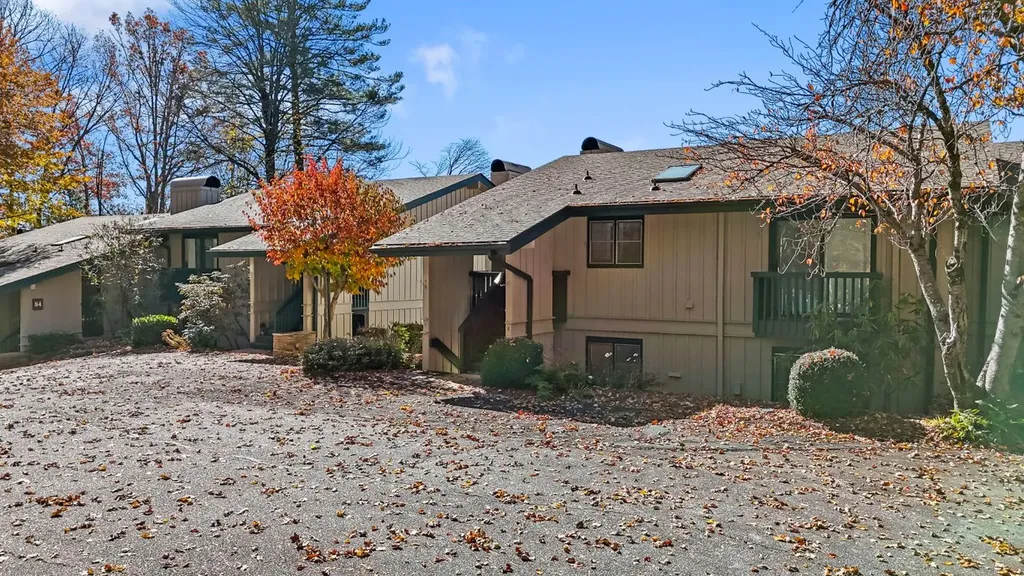 68 Toxaway Point Lake Toxaway NC 28747