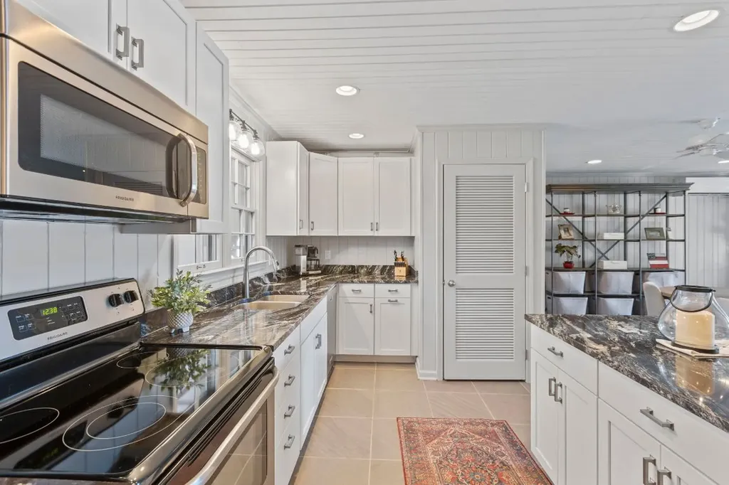 68 Toxaway Point Lake Toxaway NC 28747