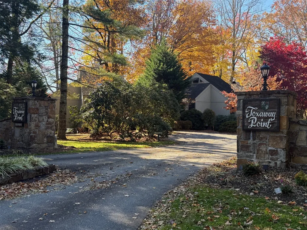 68 Toxaway Point Lake Toxaway NC 28747