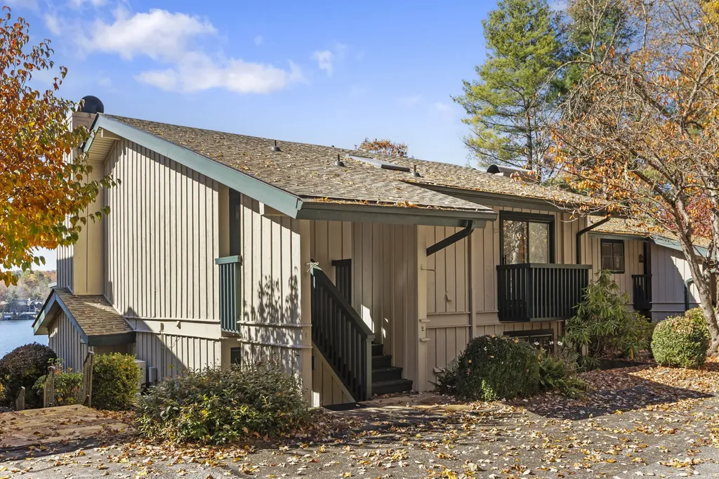 68 Toxaway Point Lake Toxaway NC 28747