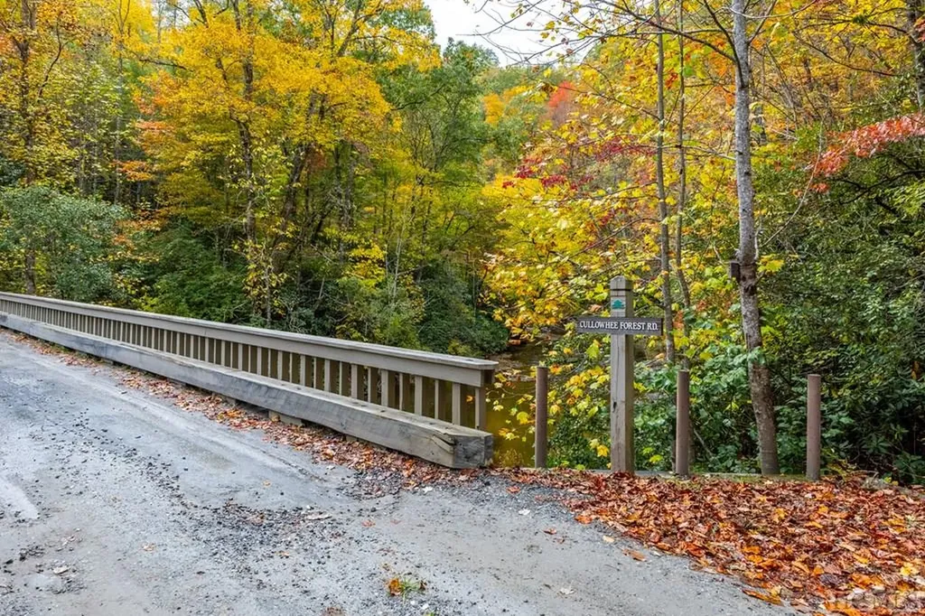 36 Lowland Glade Glenville NC 28736