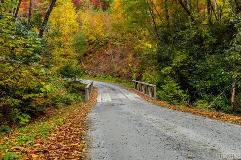 28 Lowland Glade Glenville NC 28736