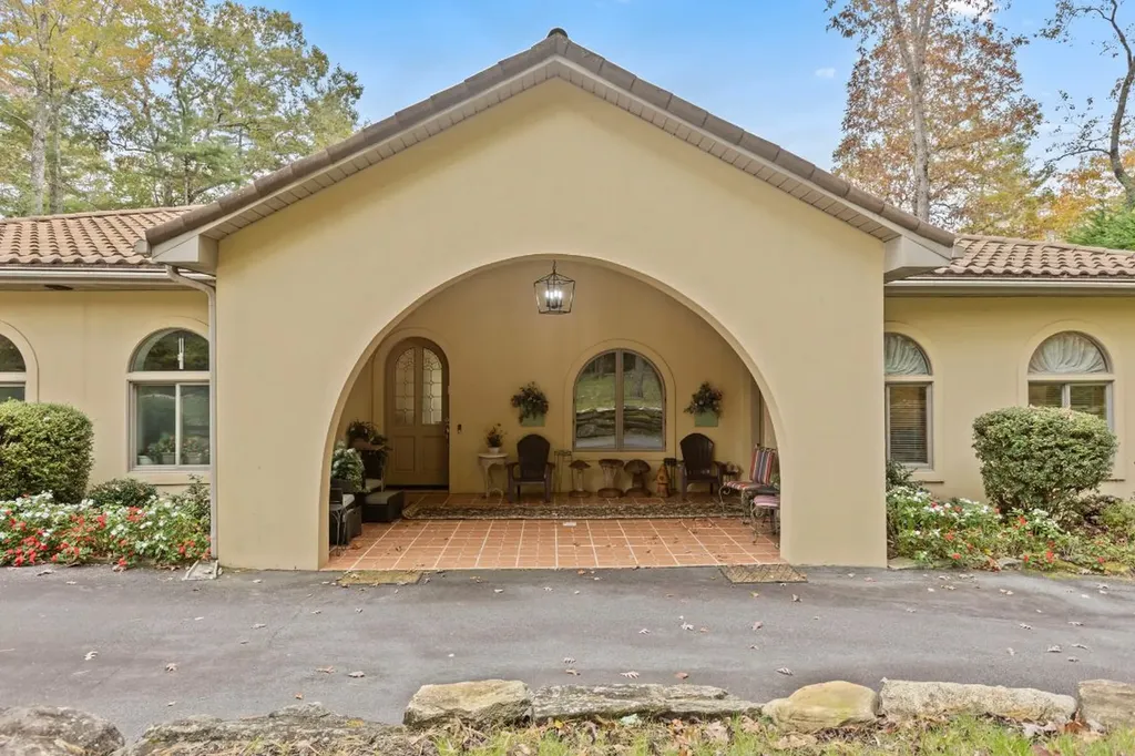 568 W Club Boulevard Lake Toxaway NC 28747