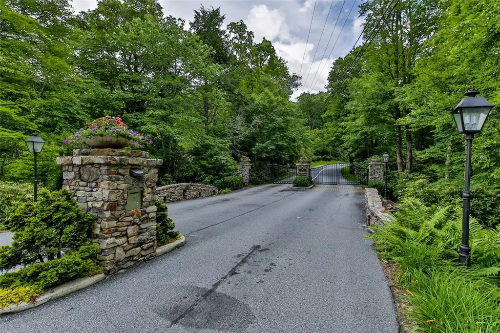 504 Birchwood Drive Highlands NC 28741