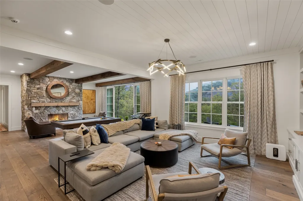 323 W. Falls Drive Sapphire NC 28774