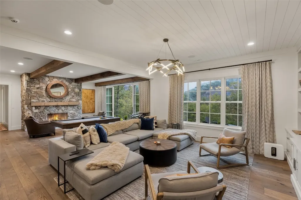 323 W. Falls Drive Sapphire NC 28774