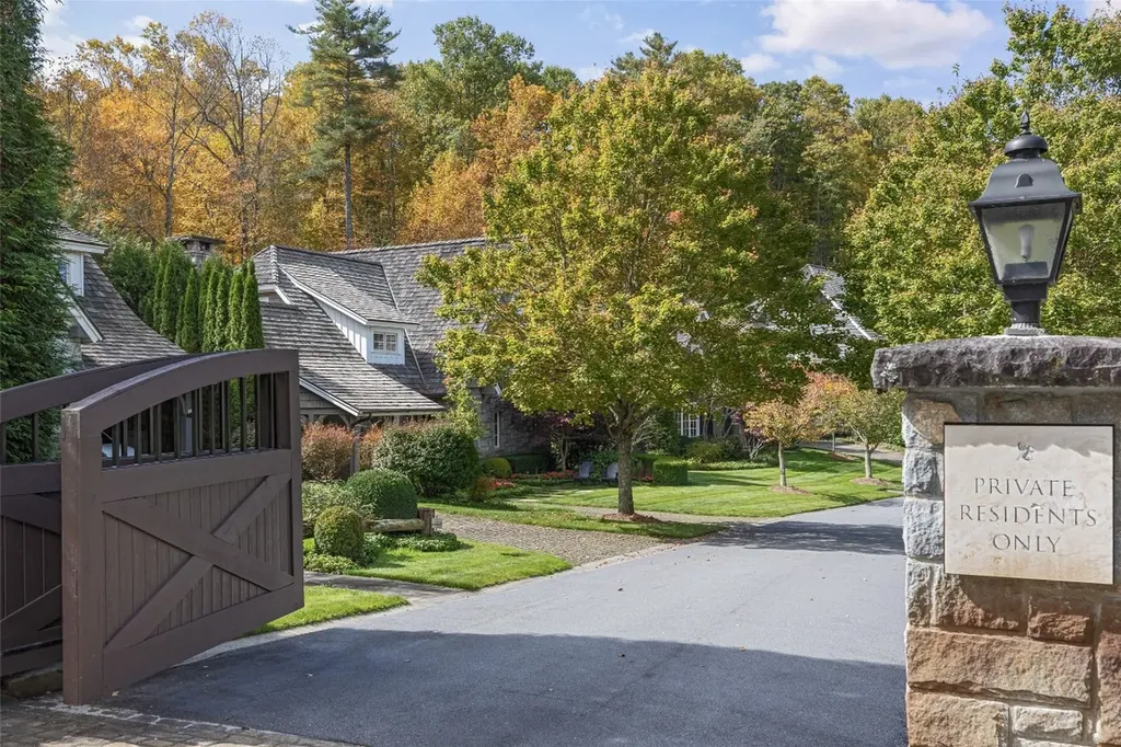 22 Old Edwards Circle Highlands NC 28741