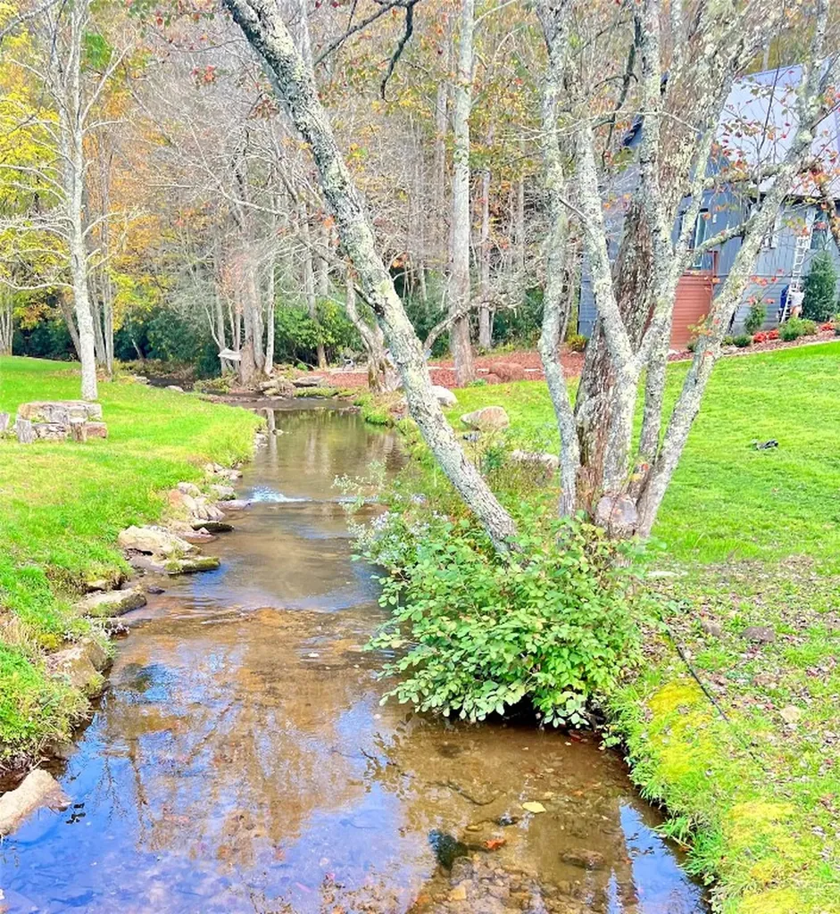 159 Comanche Road Cullowhee NC 28723