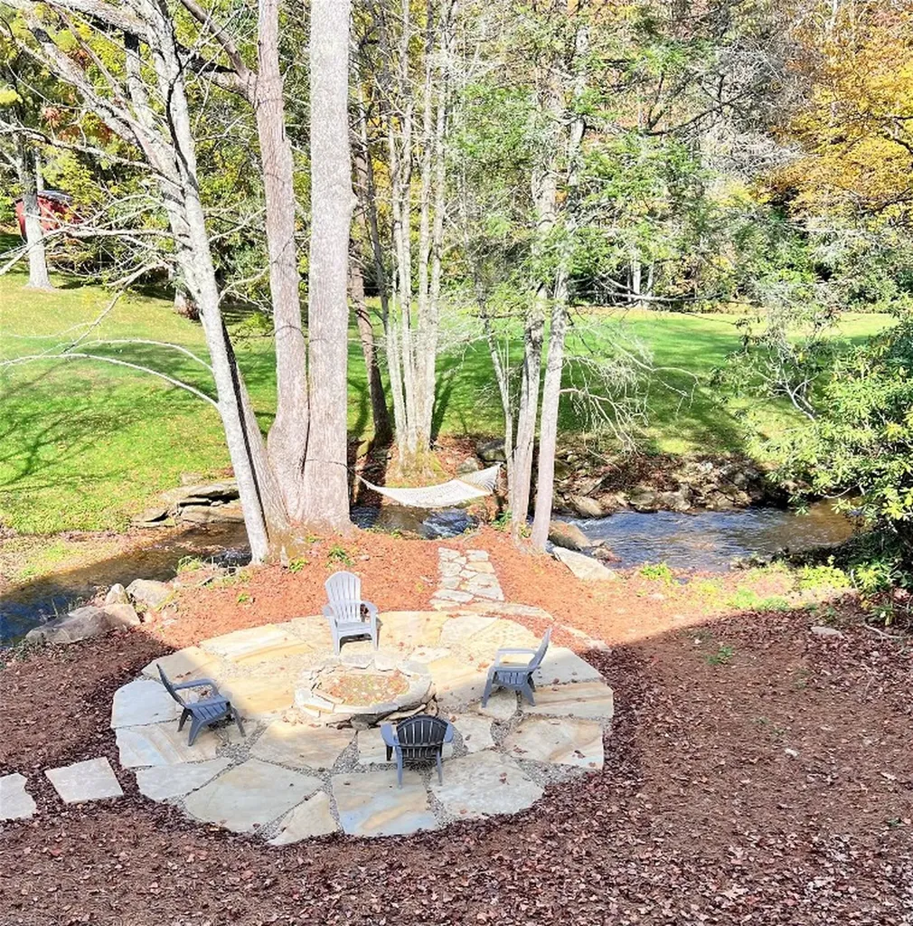 159 Comanche Road Cullowhee NC 28723