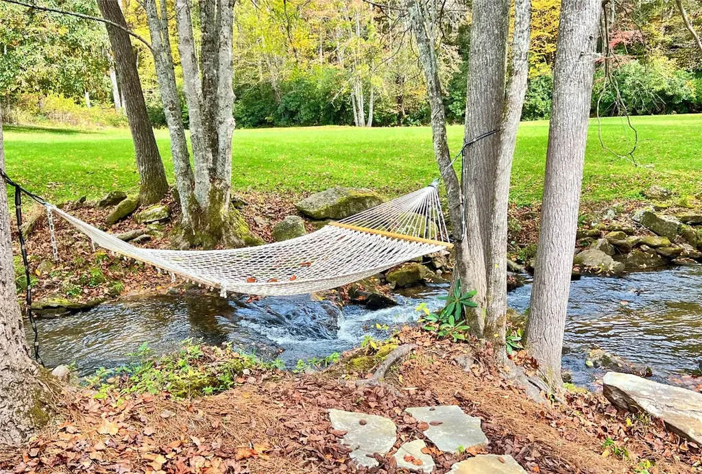 159 Comanche Road Cullowhee NC 28723