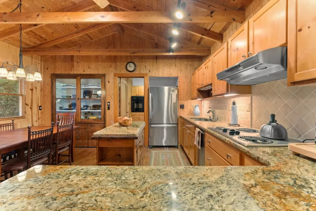 477 Lance Road Cashiers NC 28717