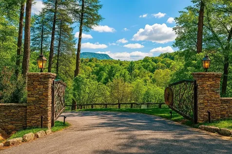 25 Hemlock Ridge Highlands NC 28741