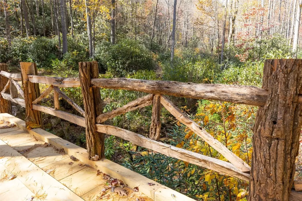 B15B Twin Lakes Drive Cashiers NC 28717