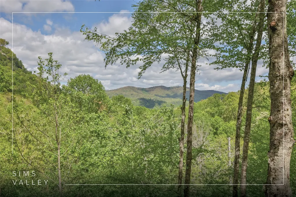 3605 Pilot Knob Road Glenville NC 28736
