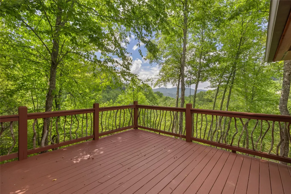 3605 Pilot Knob Road Glenville NC 28736