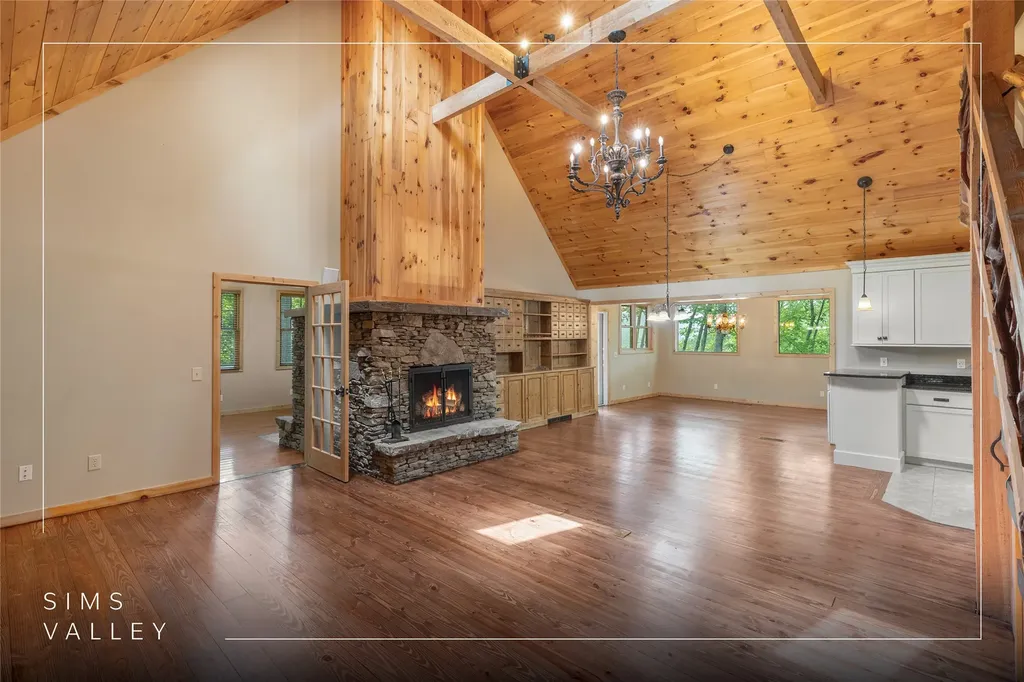 3605 Pilot Knob Road Glenville NC 28736