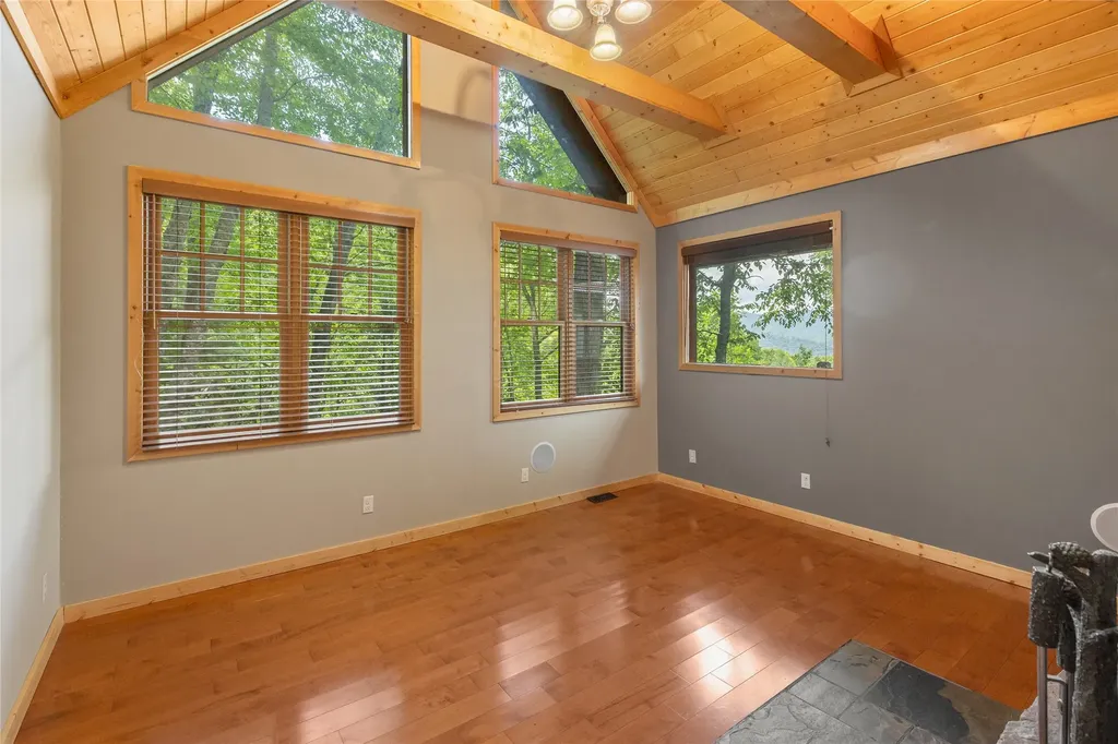 3605 Pilot Knob Road Glenville NC 28736