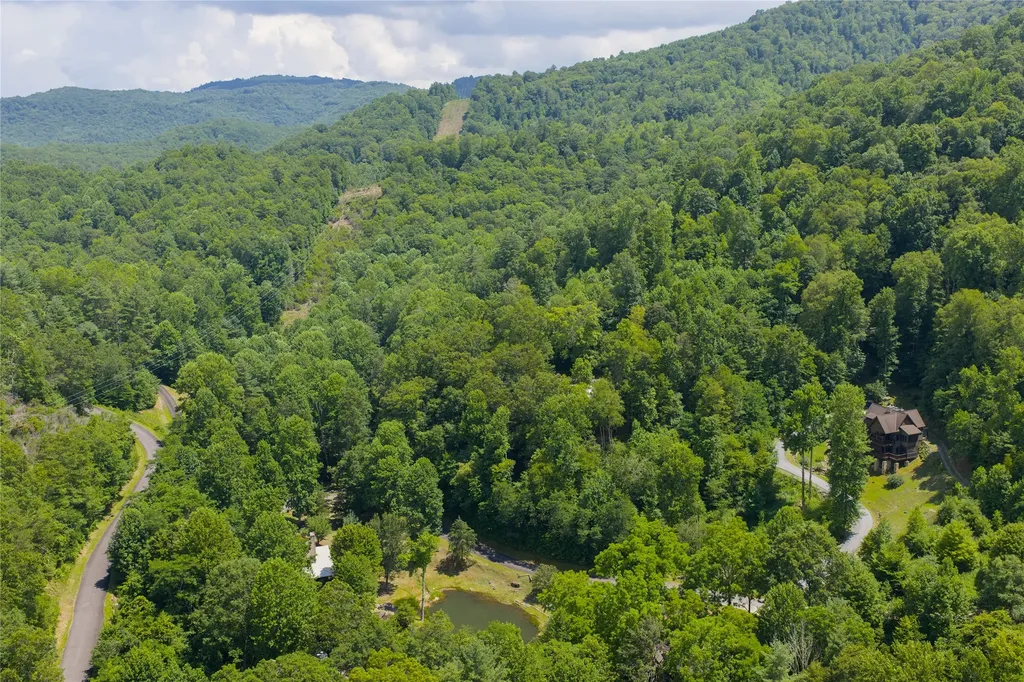 3605 Pilot Knob Road Glenville NC 28736