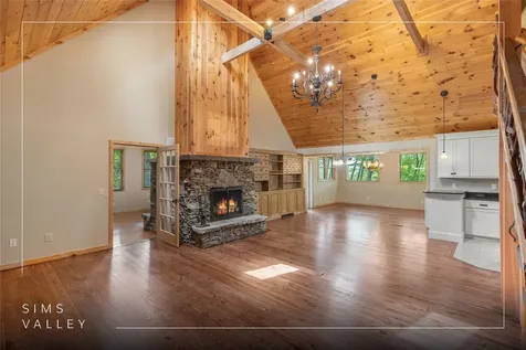 3605 Pilot Knob Road Glenville NC 28736