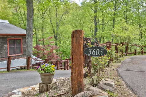 3605 Pilot Knob Road Glenville NC 28736