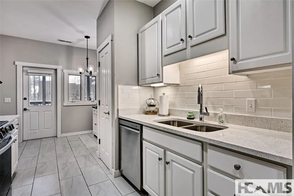 31 Chestnut Hill Highlands NC 28741