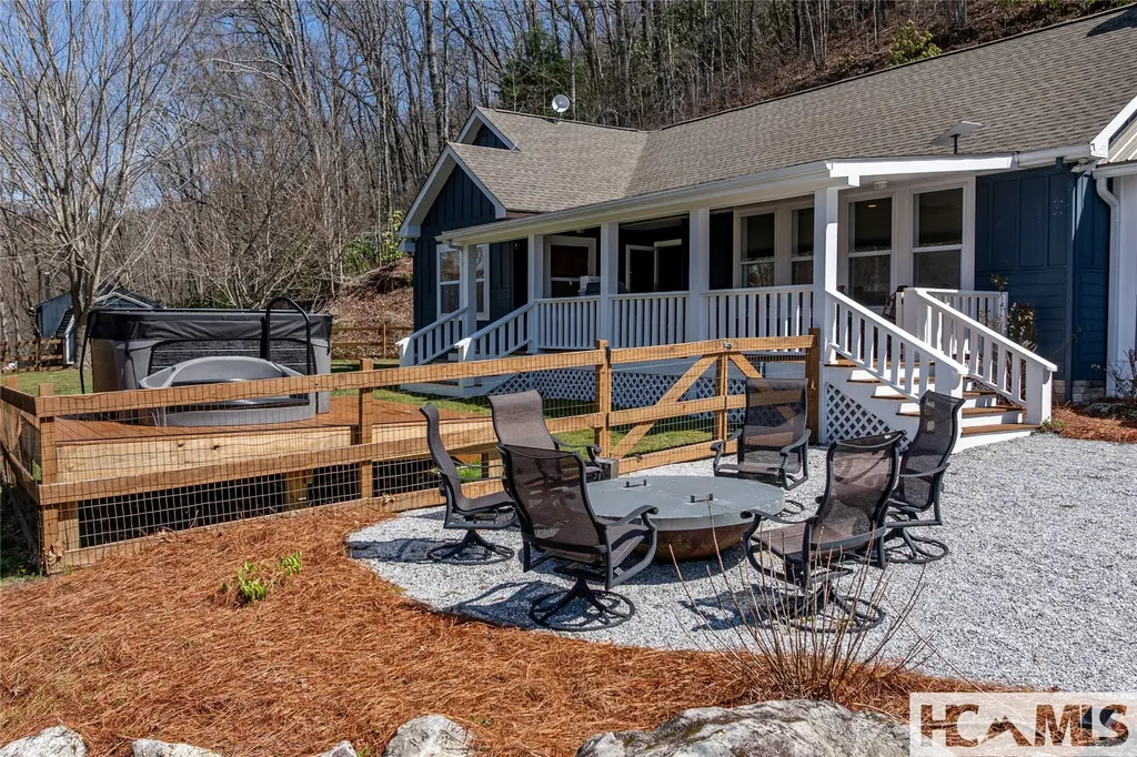 139 Stinger Ridge Glenville NC 28736