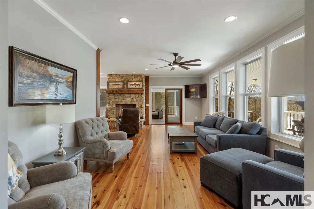 139 Stinger Ridge Glenville NC 28736