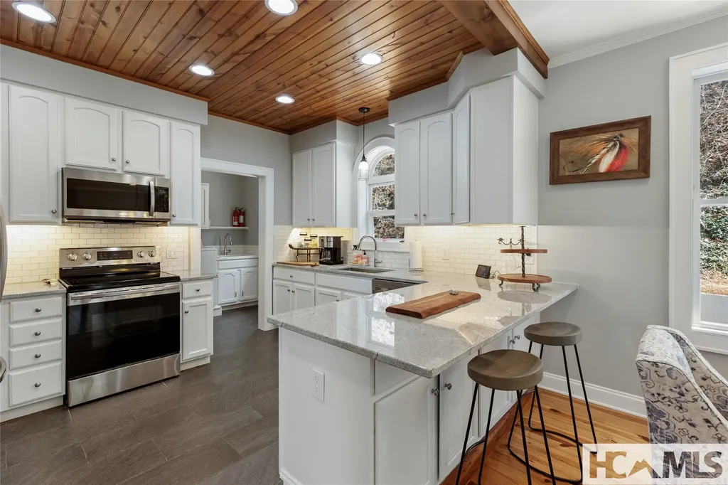 139 Stinger Ridge Glenville NC 28736