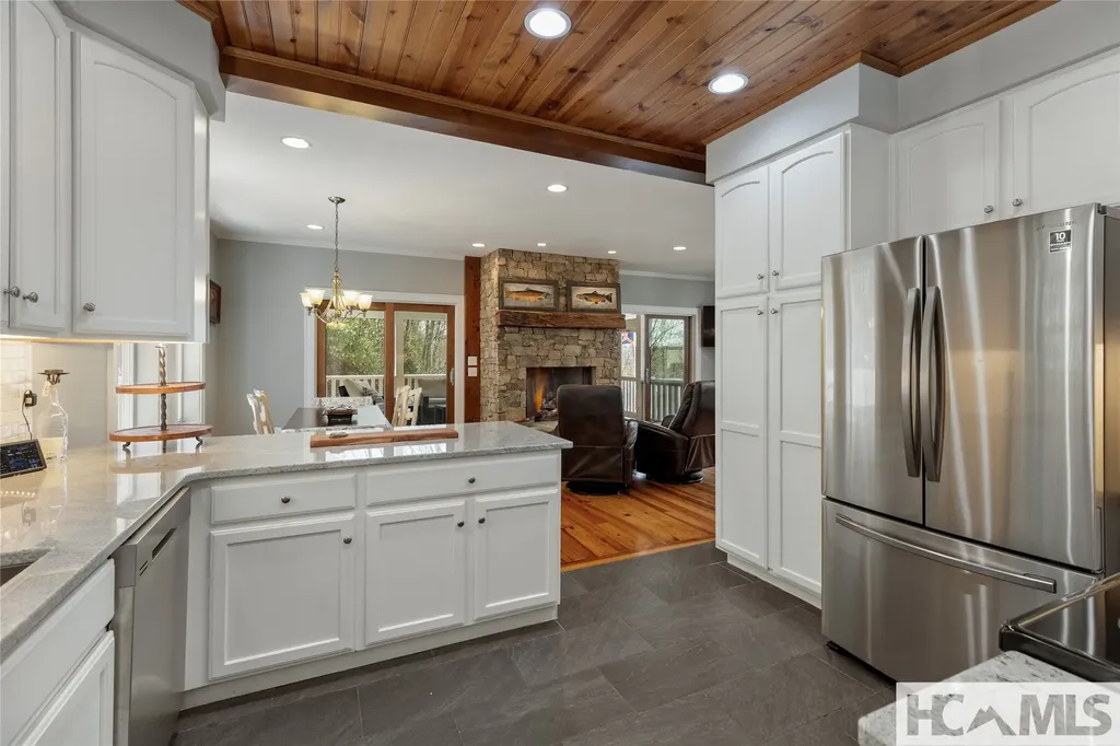 139 Stinger Ridge Glenville NC 28736