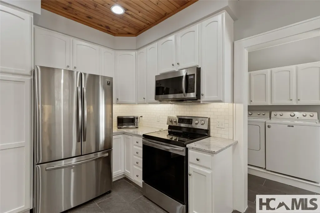 139 Stinger Ridge Glenville NC 28736