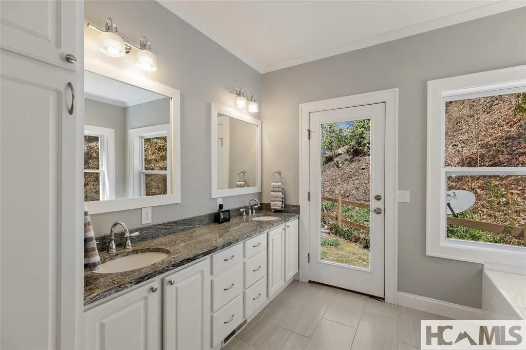 139 Stinger Ridge Glenville NC 28736