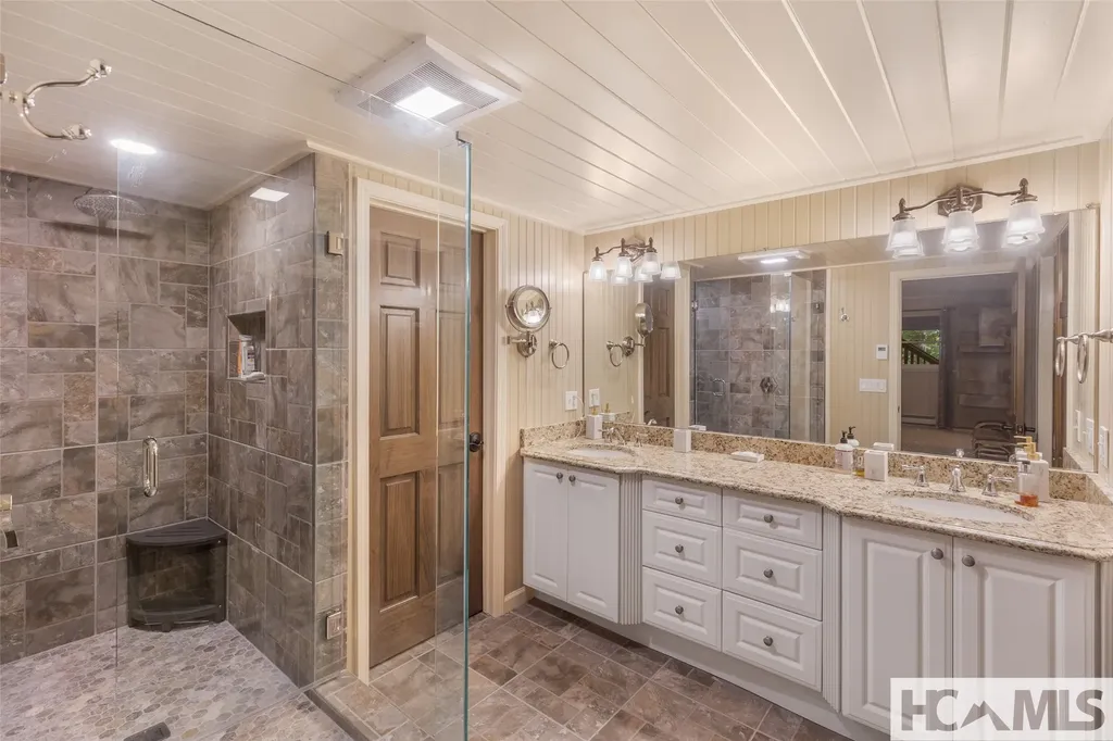 180 Wyanoak Road Highlands NC 28741