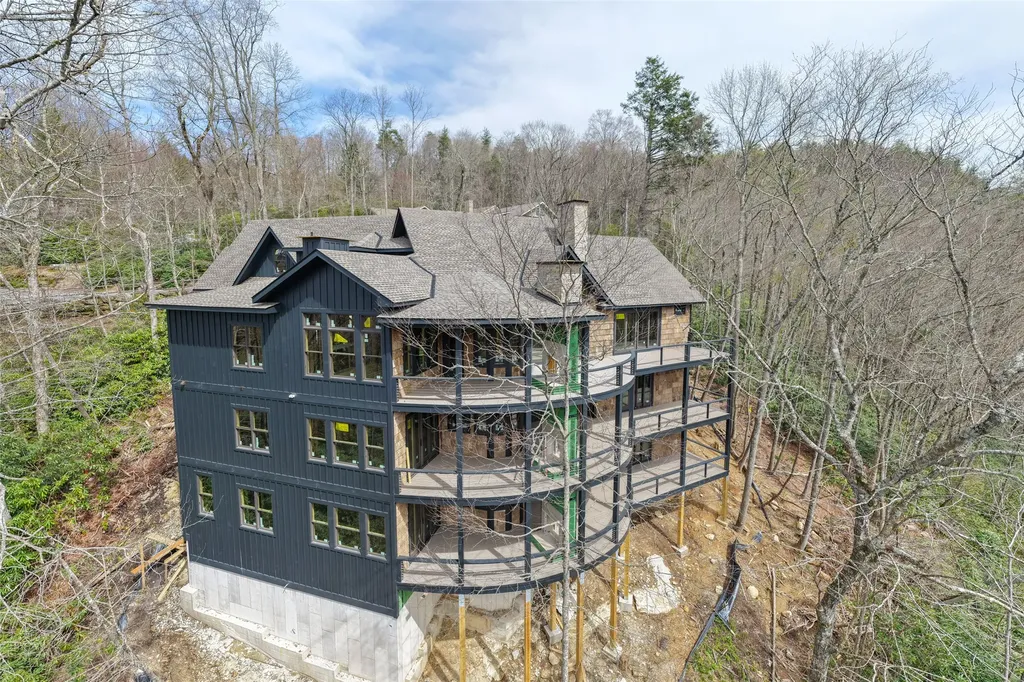 1406 Falls Drive West Highlands NC 28741