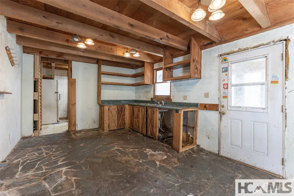 577 Paul Mccoy Road Lake Toxaway NC 28747