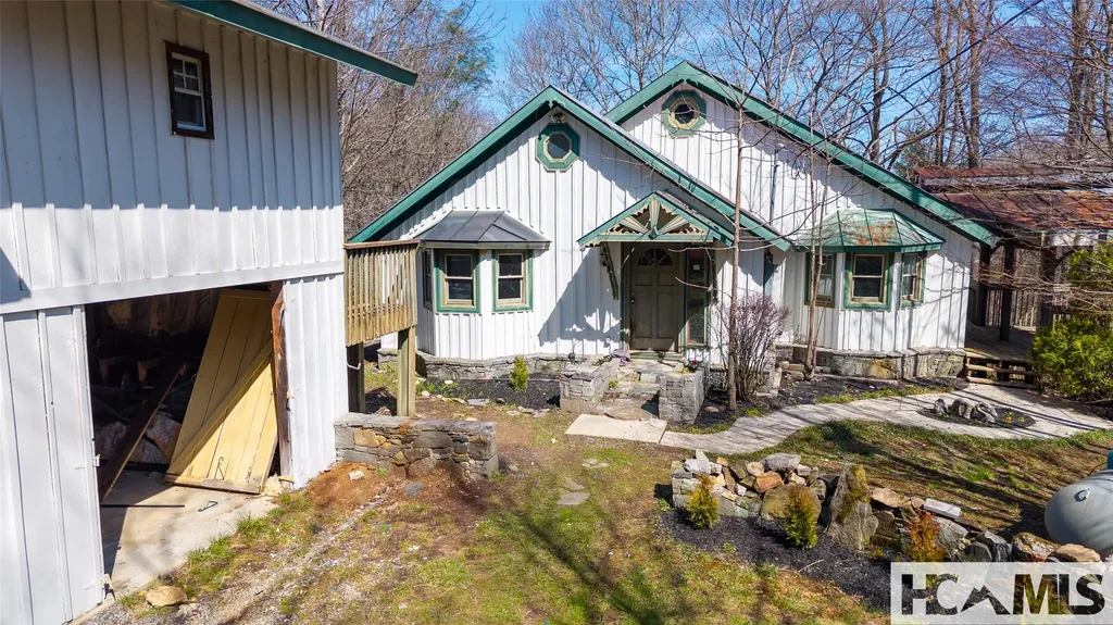 577 Paul Mccoy Road Lake Toxaway NC 28747