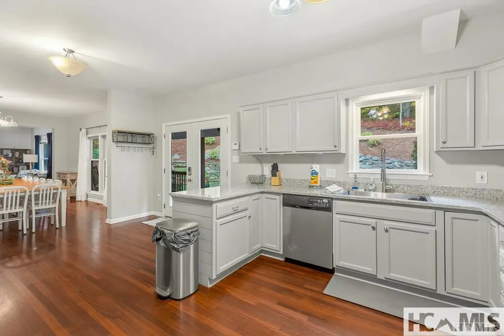 110 Kestrel Court Sapphire NC 28774