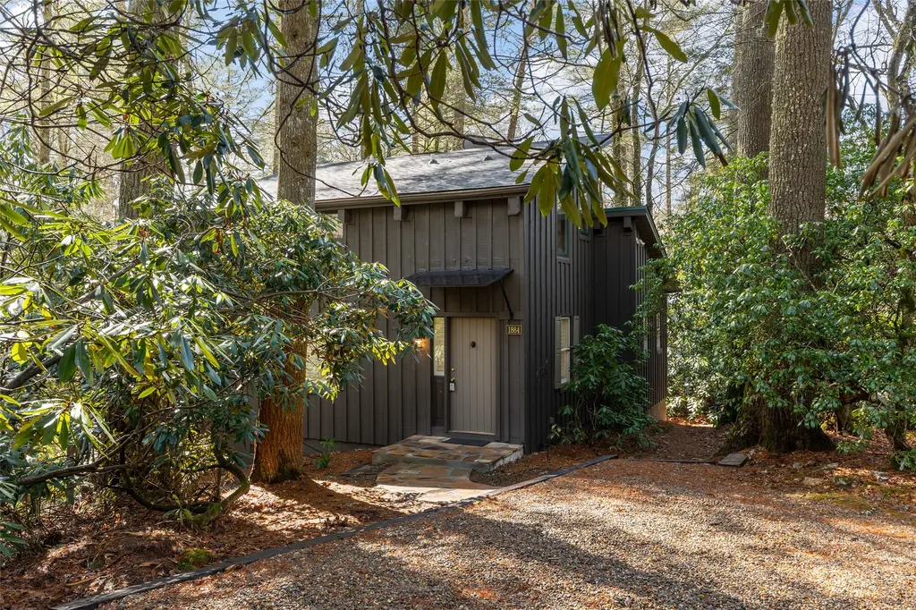 1884 Dillard Road Highlands NC 28741