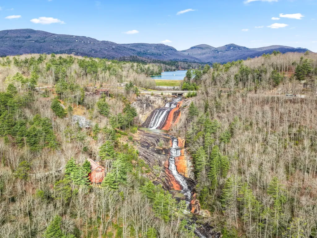 221 Toxaway Falls Drive Lake Toxaway NC 28747