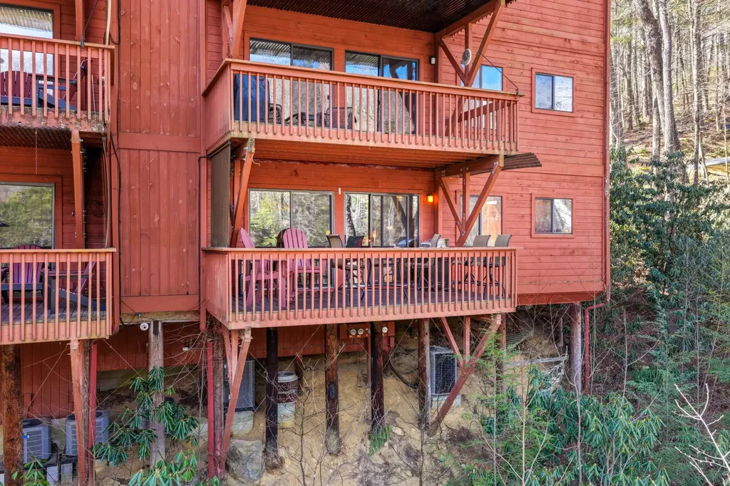 221 Toxaway Falls Drive Lake Toxaway NC 28747
