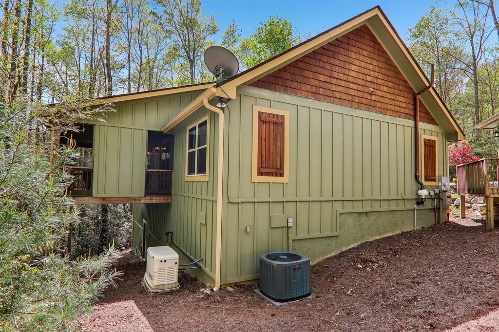 15 Spruce Court Sapphire NC 28774