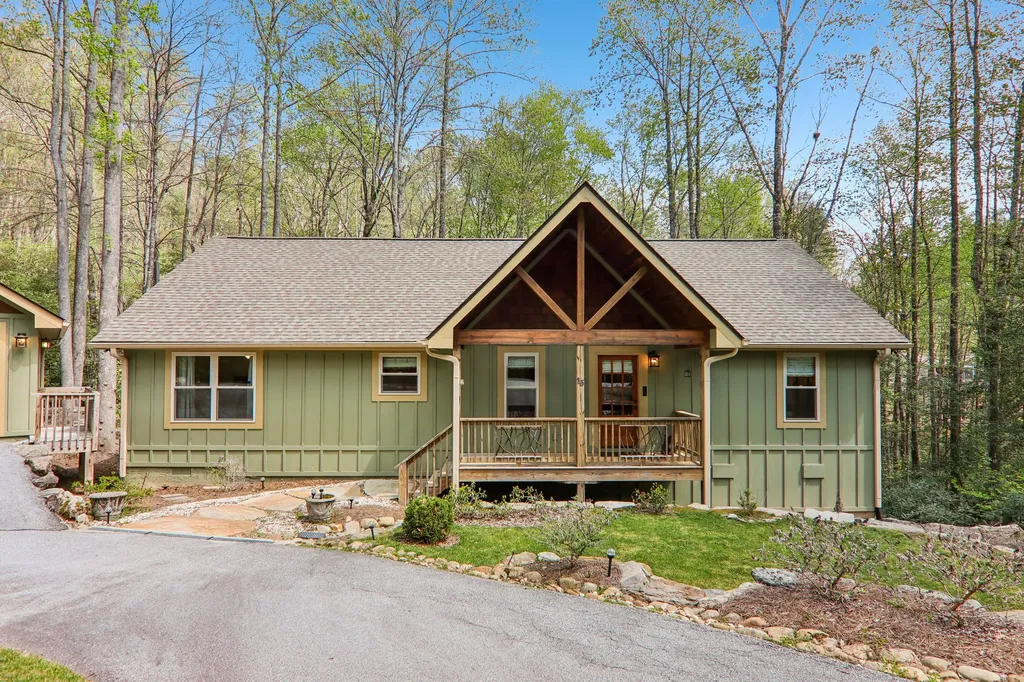 15 Spruce Court Sapphire NC 28774