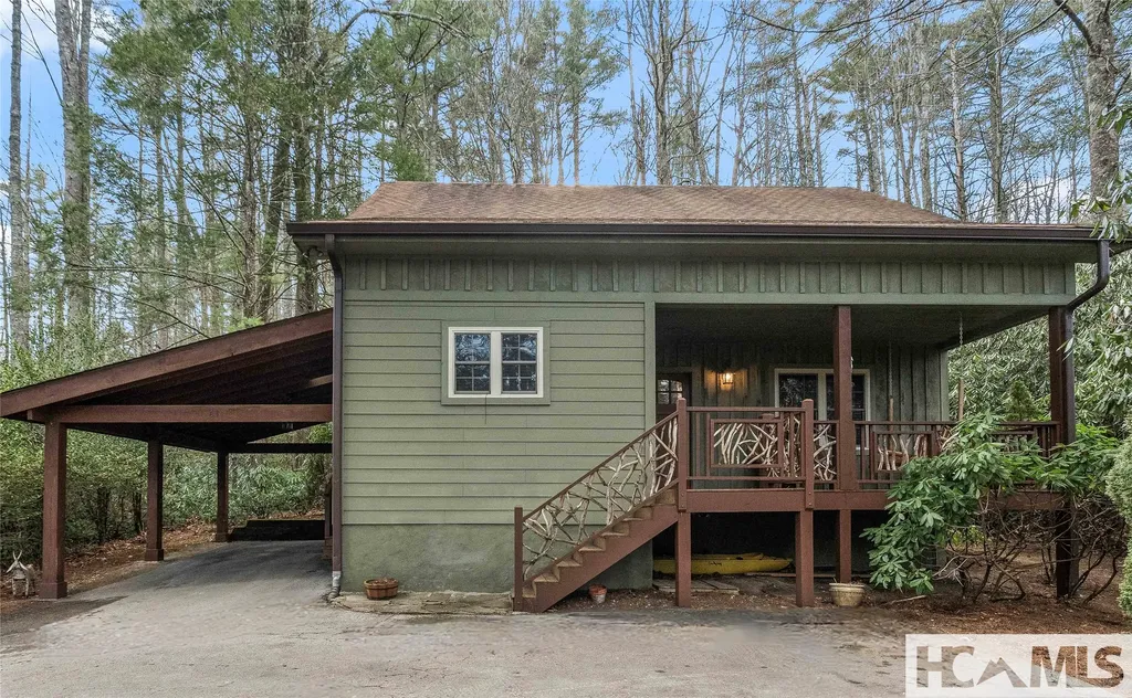 41 W Lance Road Cashiers NC 28717