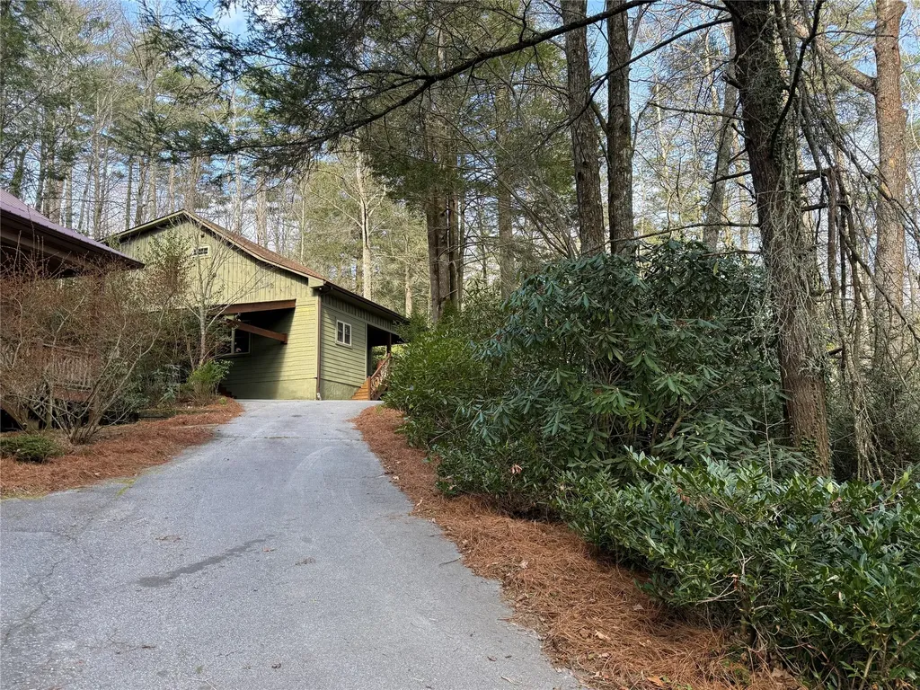 41 W Lance Road Cashiers NC 28717