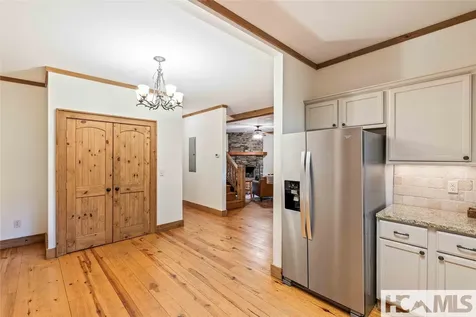 41 W Lance Road Cashiers NC 28717