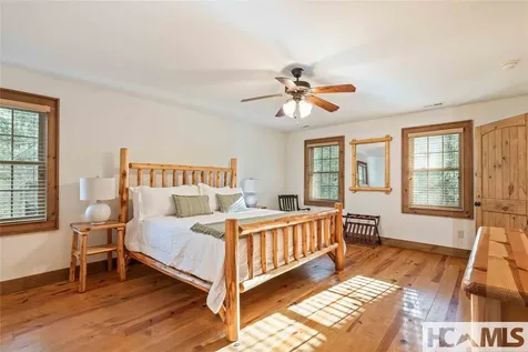 41 W Lance Road Cashiers NC 28717