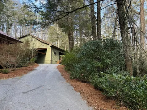 41 W Lance Road Cashiers NC 28717