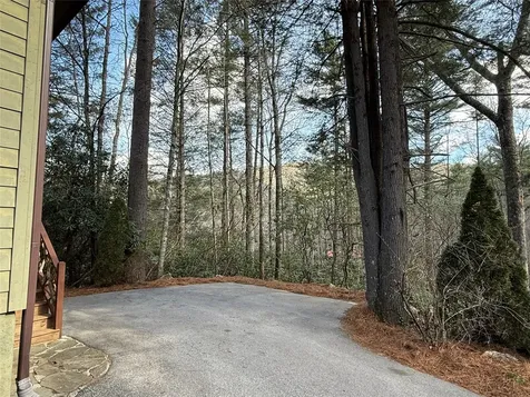 41 W Lance Road Cashiers NC 28717