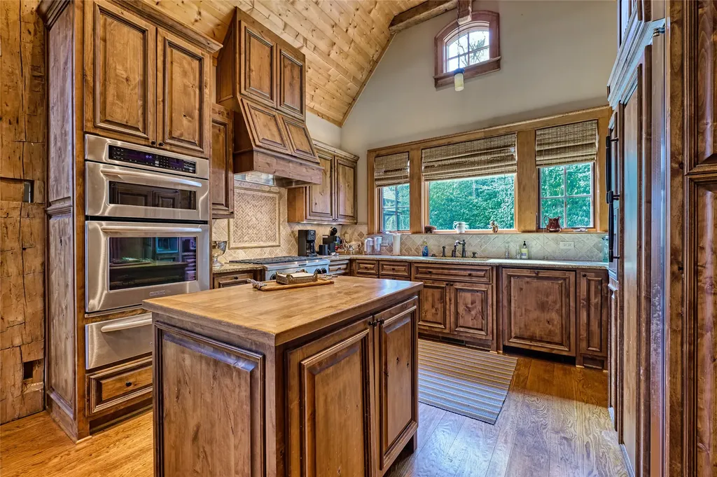 352 Moorewood Road Highlands NC 28741