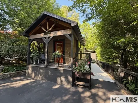 26 Cumberland Drive Lake Toxaway NC 28747